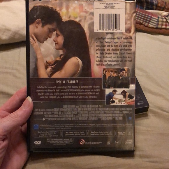 The Twilight Saga BREAKING DAWN part 2 DVD - Picture 4 of 4